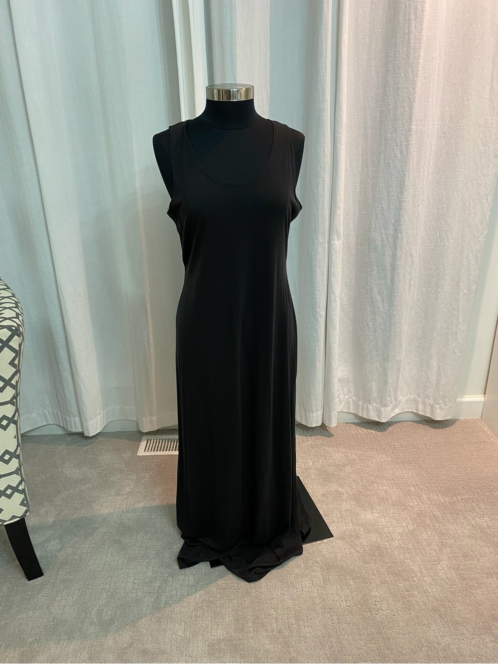 VENUS Black Sleeveless Maxi Gown